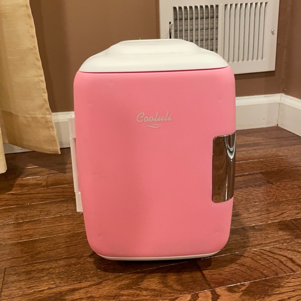 Cooluli mini makeup & skincare fridge